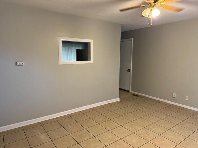 Building Photo - 3226 Wellington Ave