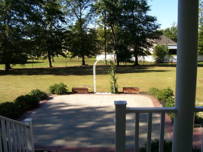 Building Photo - 113 Red Field Pl