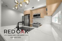 Building Photo - 2001 Vista Del Mar Ave