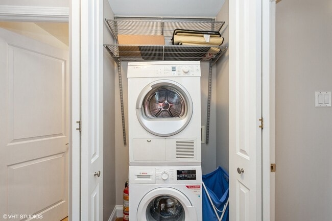 Building Photo - 211 E Ohio St