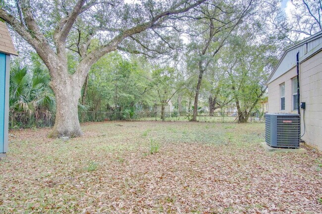 Building Photo - Updated 3-Bedroom, 2-Bath Ranch with Fenced Backyard, Carport, and Modern Kitchen