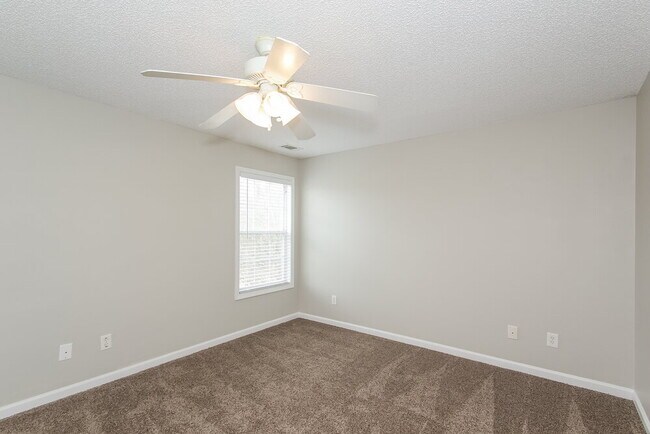 Building Photo - 717 White Dove Dr