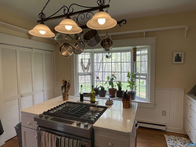 Building Photo - 954 Old Lynchburg Rd