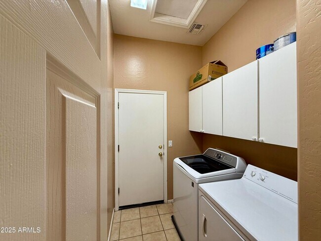 Building Photo - 4601 W Moss Springs Rd