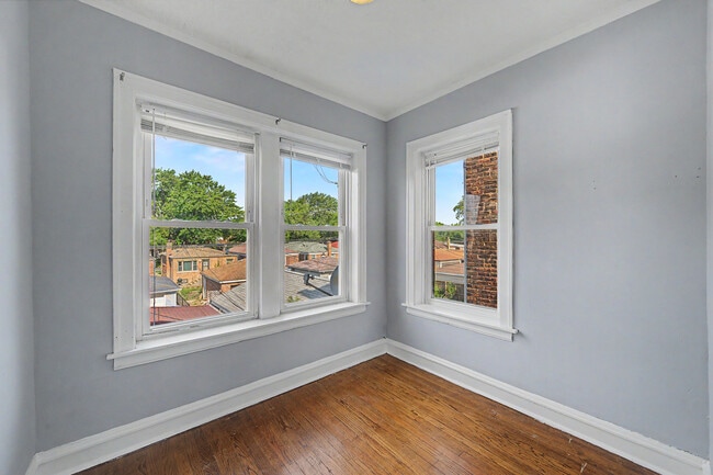 Building Photo - 10724 S Ave C