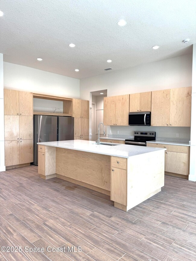 Building Photo - 2801 Edington Dr