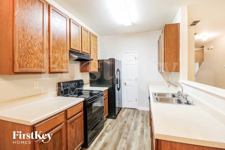 Building Photo - 243 Brookview Dr