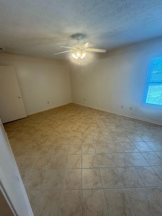 Building Photo - 6545 N Lagoon Dr