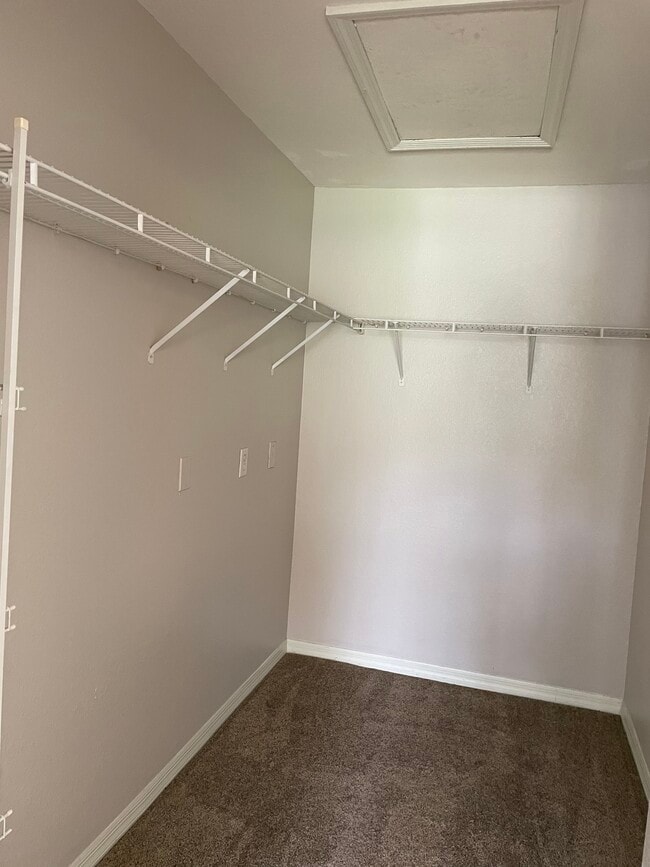 Building Photo - 8821 Manor Loop