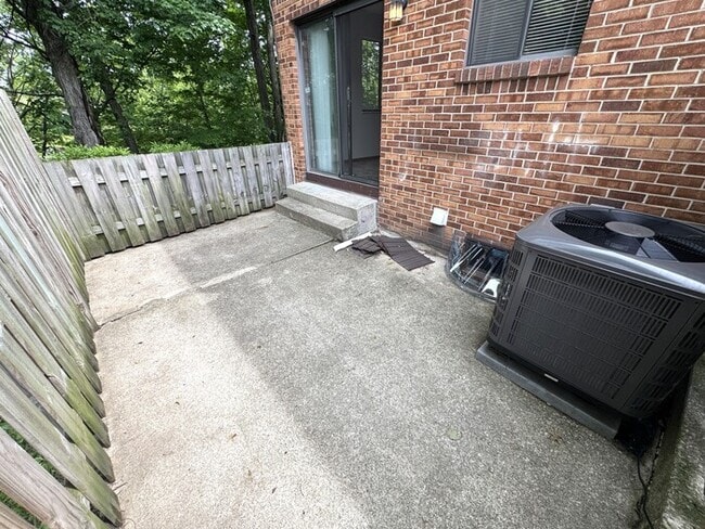 Building Photo - 3090 Highcliff Ct