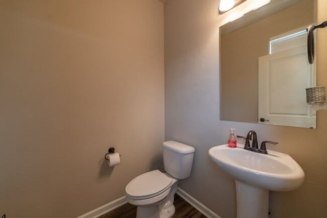 Building Photo - Beautiful unit in NE Bend!  Great location!