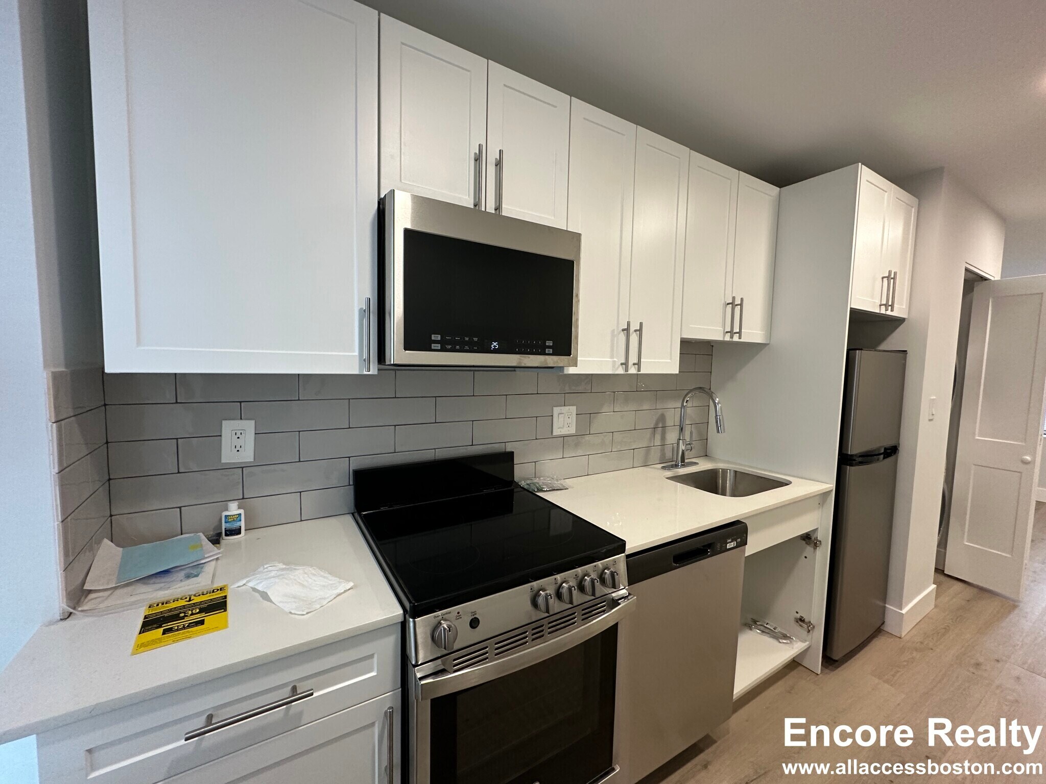 Building Photo - 44 Joy St