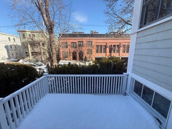 Building Photo - 69 Seaverns Ave