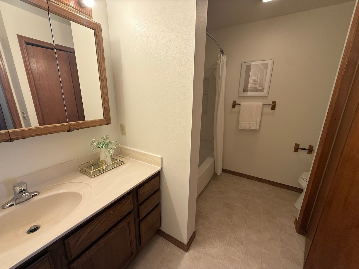 Building Photo - 903 Clarmar Dr