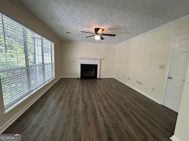 Building Photo - 4800 Streamside Dr