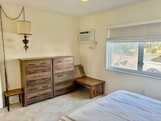 Building Photo - seabreeze South condo