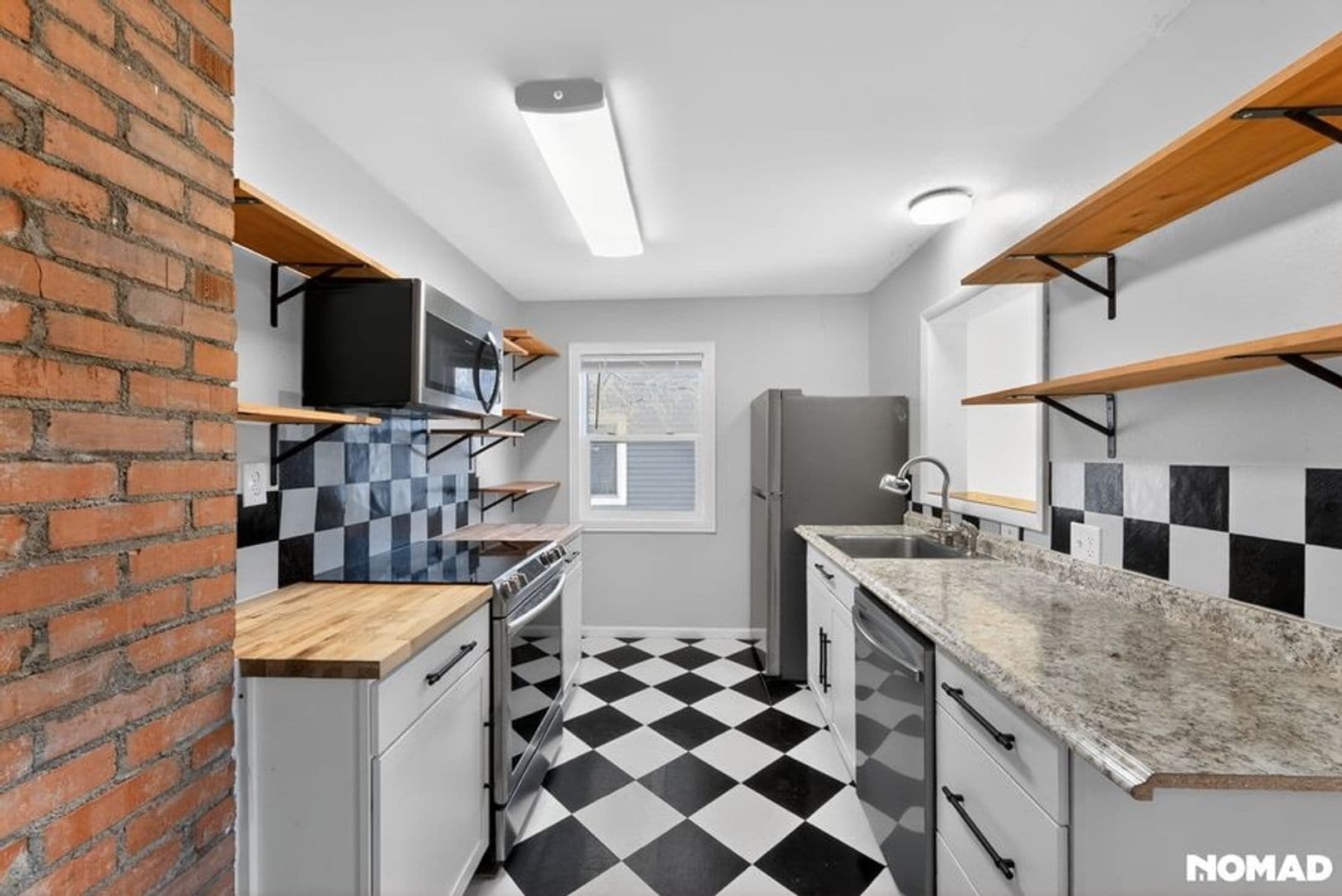 Building Photo - 137 W 18th St