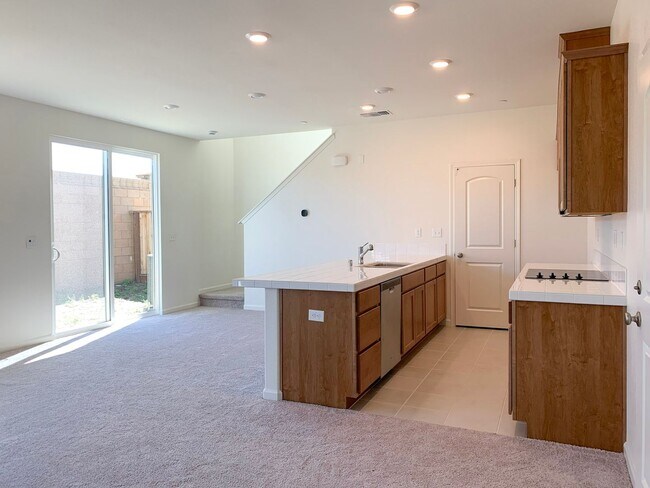 Building Photo - 2025 Built 3/2.5 in Hollister