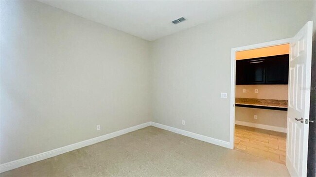 Building Photo - 1033 Vinsetta Cir
