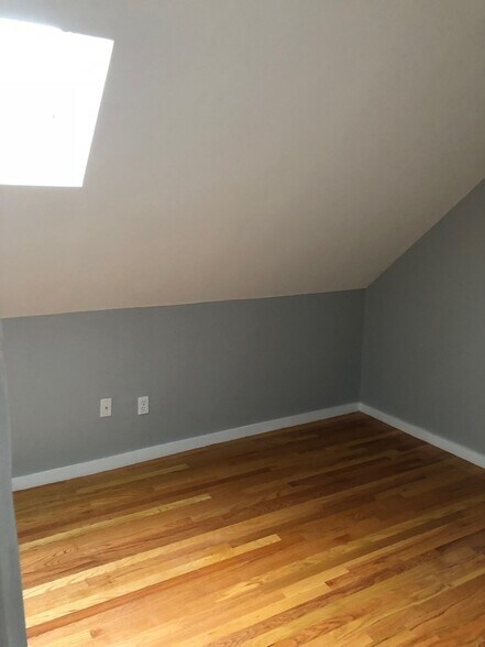 Building Photo - 122 Calumet St