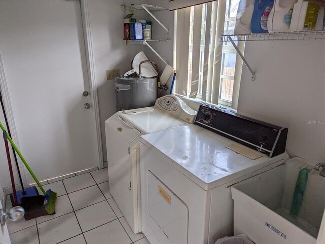 Building Photo - 1107 W Coral St