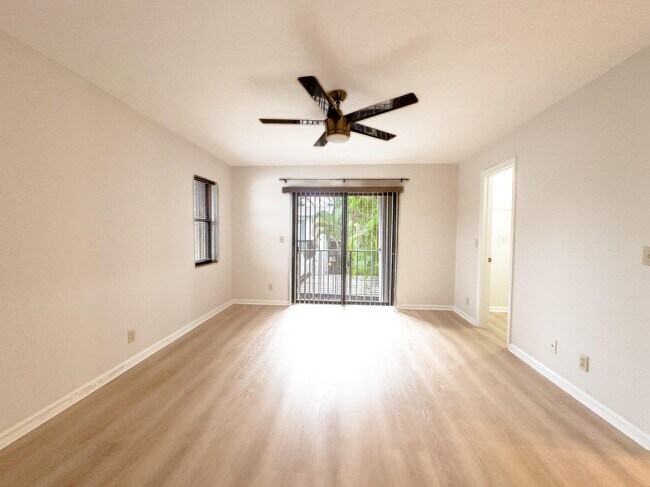 Building Photo - 115 N Palmway