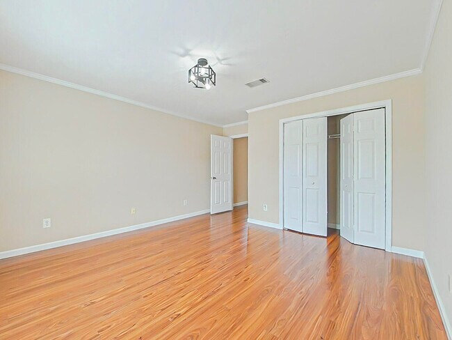 Building Photo - 709 Lakeside Landing Ct