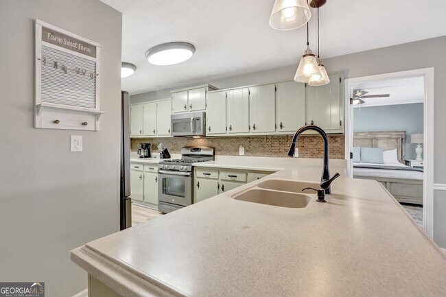 Building Photo - 300 Briarwood Rd