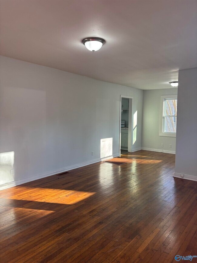 Building Photo - 908 Crestline Rd NW