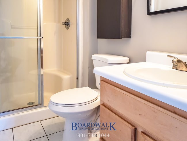 Building Photo - Incredible Townhome in WVC!