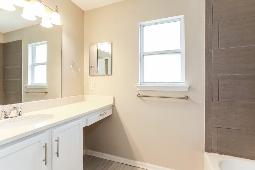 Building Photo - 1409 Forbes St