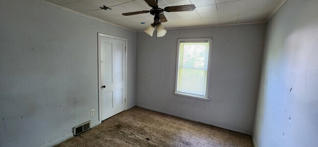 Building Photo - 814 13th Ave S