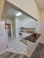 Building Photo - 207 W King St