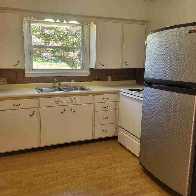 Building Photo - 3035 Hill Rd