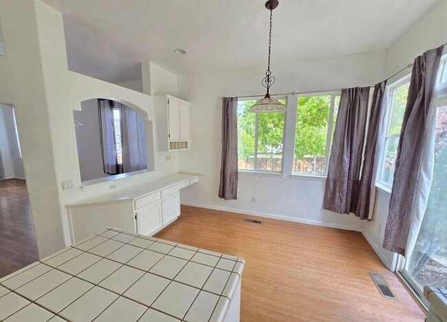 Building Photo - Stylish 4-Bedroom Home Near Red Hawk Golf Course in Sparks