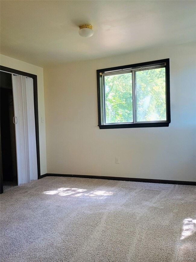 Building Photo - 19241 Melrose Ave