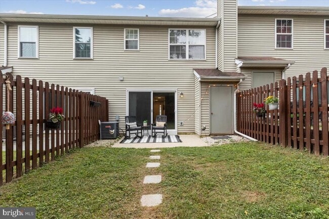 Building Photo - 105 Pin Oak Ct