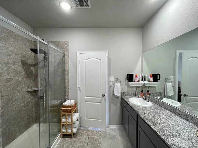 Building Photo - 25511 Northpark Lake Dr