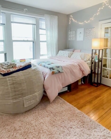 Building Photo - 435 W Surf St