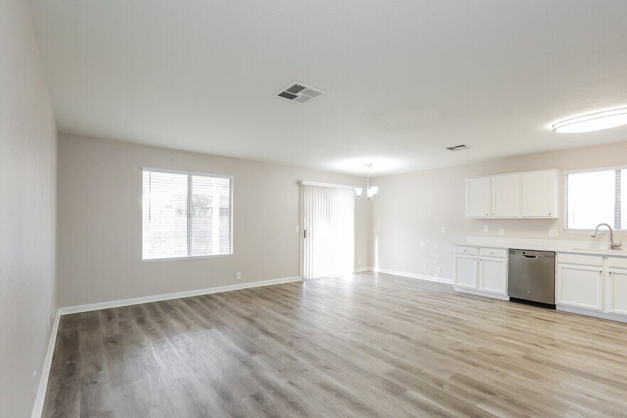 Building Photo - 8771 W Ocotillo Rd