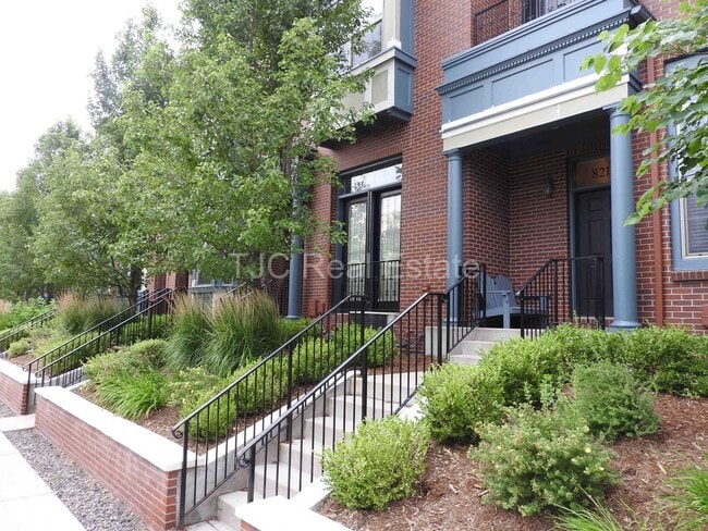 Building Photo - Central Park Home For Rent! Corner Unit!