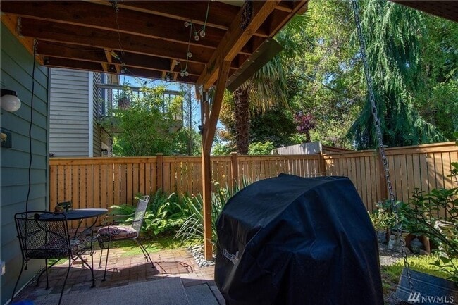 Building Photo - Charming Craftsman-Style Home in the Heart...