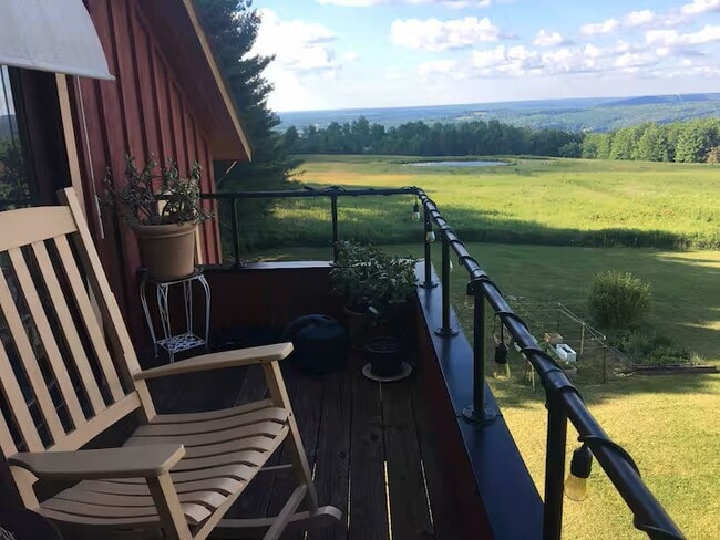 Building Photo - 249 Updike Rd