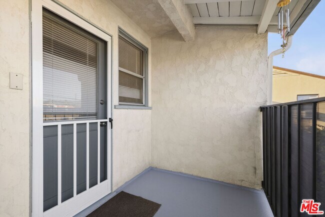 Building Photo - 5324 Vantage Ave