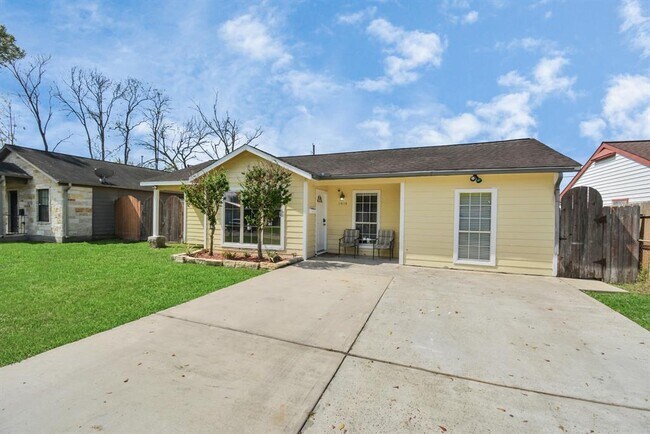 Building Photo - 1404 Briarwood Dr