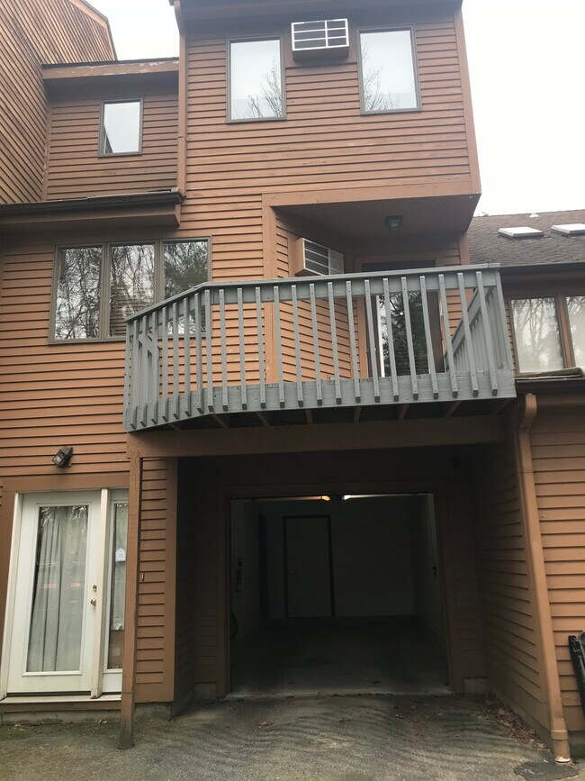 Building Photo - 44 Tolland Ave