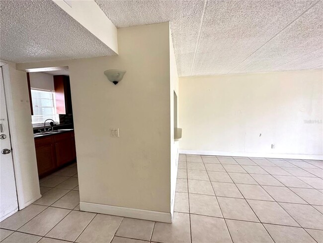 Building Photo - 2830 Somerset Park Dr