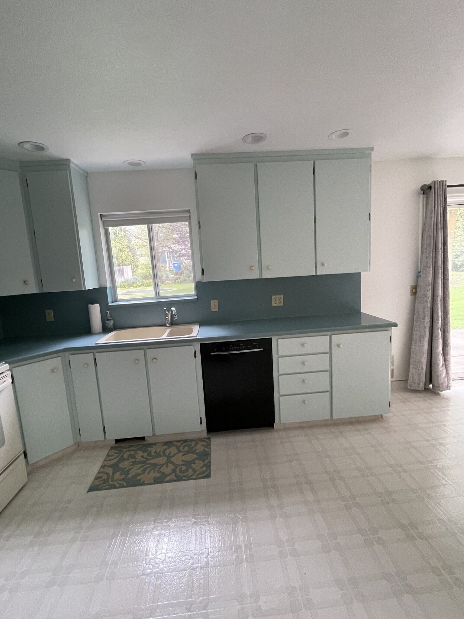 Upstairs family room/kitchen (400 sf) - 206 N 200 E