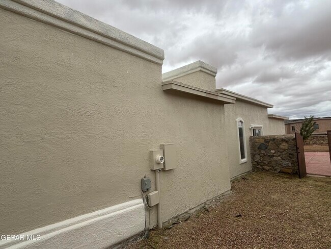 Building Photo - 12965 Beto Portugal Ln