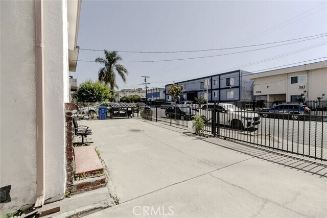 Building Photo - 1217 N Kingsley Dr